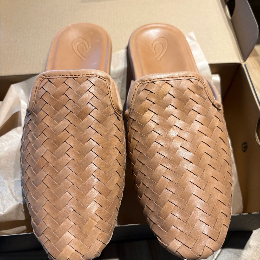 OluKai Woven Slip-On Mule — Tan
Brand new in original box - Picture 3 of 6